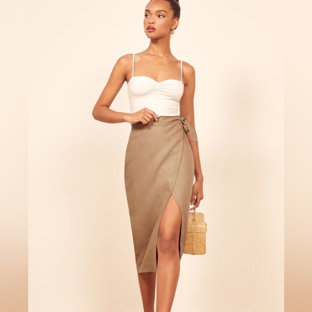 Reformation - Florence linen midi wrap skirt / size M petite / tan
